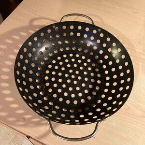 Large Metal Wok Grilling Pan Colander UNIQUE DESIGN Great for any Home 11 inch